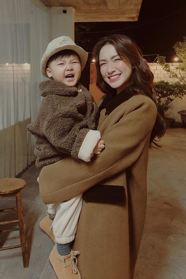 Cuộc sống thay đổi của Hòa Minzy và tình cũ thiếu gia sau khi chia tay - Ảnh 7 Cuộc sống thay đổi của Hòa Minzy và tình cũ thiếu gia sau khi chia tay - Ảnh 7