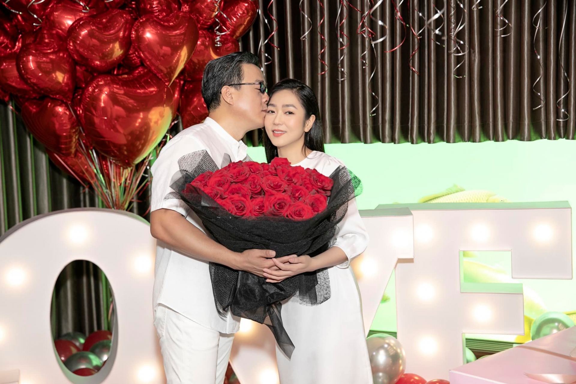 Hà Thanh Xuân và bạn trai doanh nhân. Ảnh FBNV Hà Thanh Xuân và bạn trai doanh nhân. Ảnh FBNV