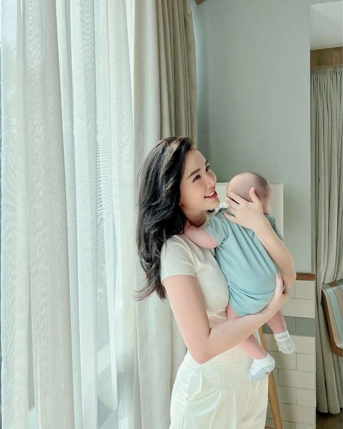 Sau khi sinh con, Bảo Thy không còn bận tâm đến thế giới bên ngoài.