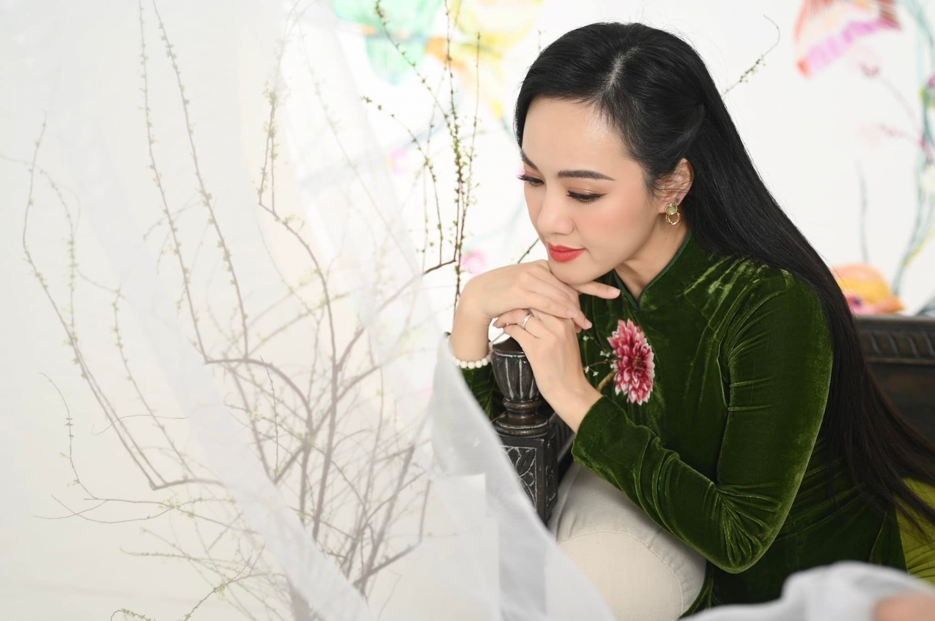 BTV Hoài Anh cũng có quan điểm về MV của Sơn Tùng. Ảnh FBNV