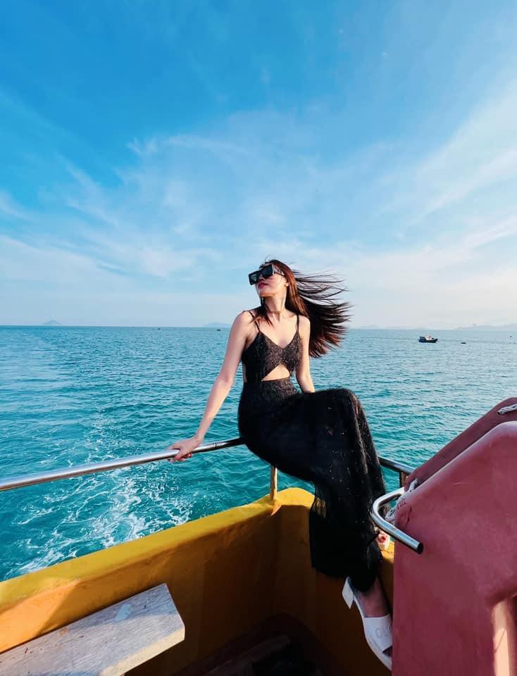Rũ bỏ mác 'ngọc nữ', Ninh Dương Lan Ngọc 'lột xác' ngoạn mục với hình ảnh 'bốc lửa' - Ảnh 6 Rũ bỏ mác 'ngọc nữ', Ninh Dương Lan Ngọc 'lột xác' ngoạn mục với hình ảnh 'bốc lửa' - Ảnh 6