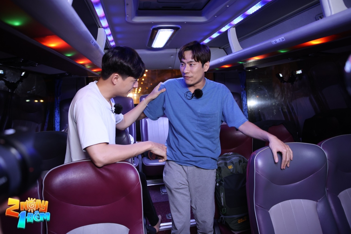 Kiều Minh Tuấn tham gia chương trình '2 ngày 1 đêm'. Ảnh cắt từ clip