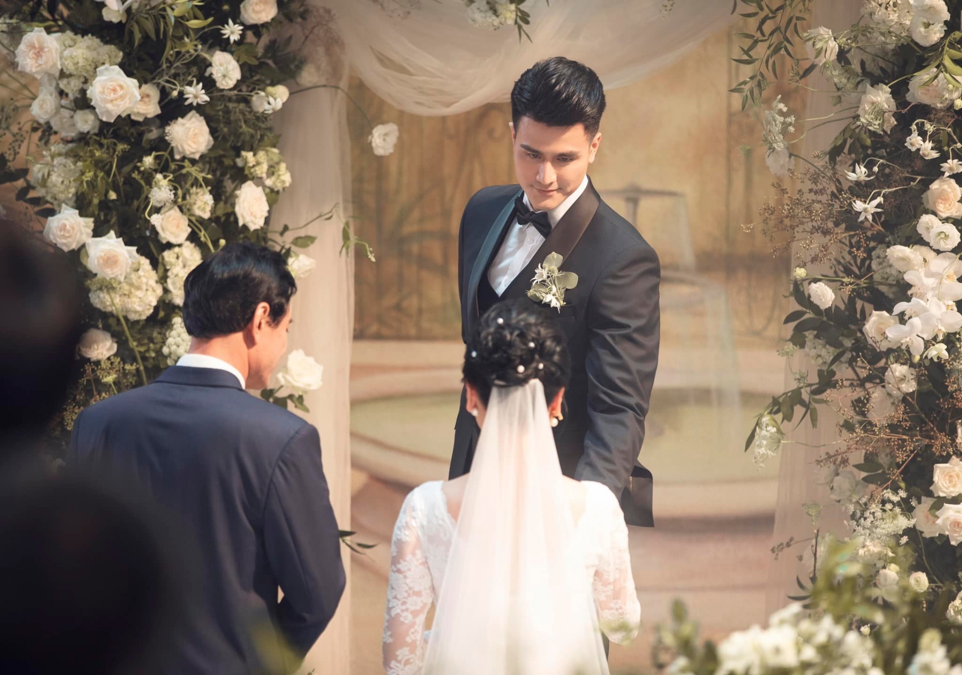 Netizen giật mình khi thấy trước đám cưới của Phương Oanh với tình cũ Hoàng Thùy Linh