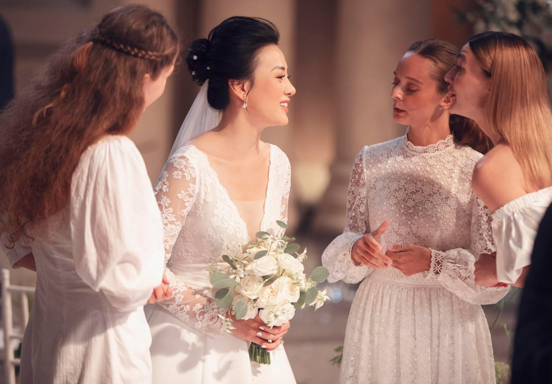 Netizen giật mình khi thấy trước đám cưới của Phương Oanh với tình cũ Hoàng Thùy Linh