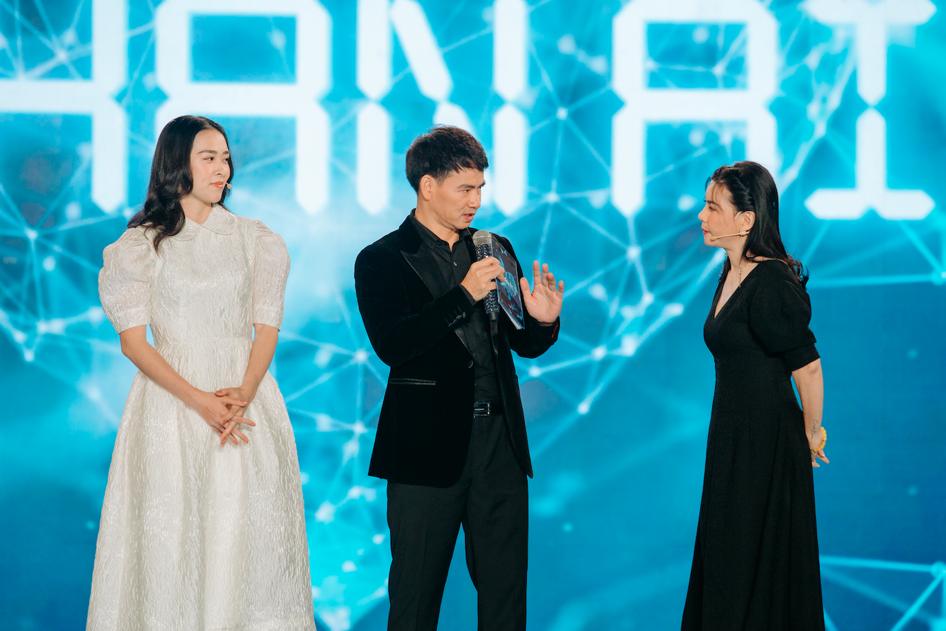 Xuân Bắc hỏi Cát Phượng về chuyện tình yêu.