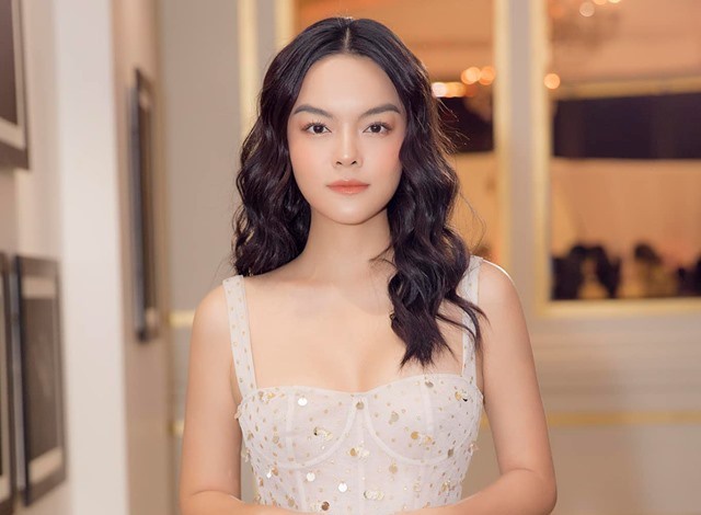 Phạm Quỳnh Anh nghi vấn xuất hiện bên tình trẻ, lộ mối quan hệ với con riêng của bạn gái - Ảnh 1 Phạm Quỳnh Anh nghi vấn xuất hiện bên tình trẻ, lộ mối quan hệ với con riêng của bạn gái - Ảnh 1