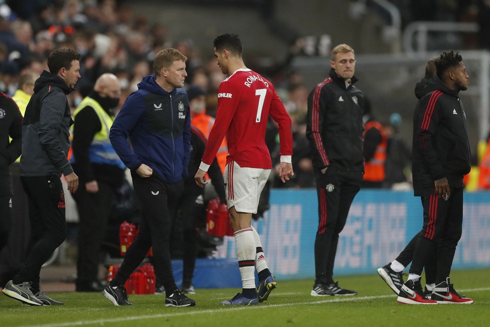 Ronaldo tiến thẳng vào đường hầm sau trận đấu (Ảnh: Zing) Ronaldo tiến thẳng vào đường hầm sau trận đấu (Ảnh: Zing)