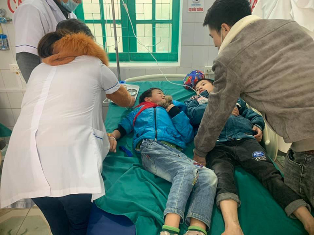 7 học sinh bị ngộ độc sau khi ăn bánh mỳ. 7 học sinh bị ngộ độc sau khi ăn bánh mỳ.