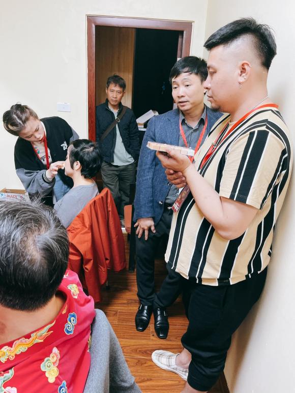 Đạo diễn Đỗ Thanh Hải đốc thúc các diễn viên. Ảnh: Facebook Đạo diễn Đỗ Thanh Hải đốc thúc các diễn viên. Ảnh: Facebook