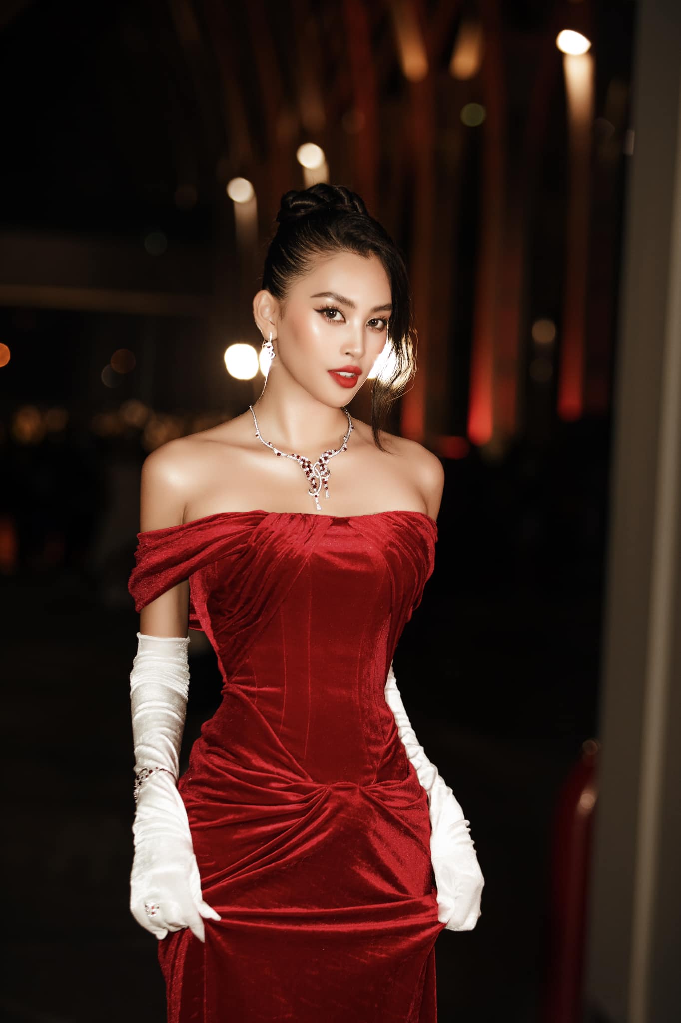 Nàng hậu xế sang Đặng Lê Nguyên Vũ đón đưa và những lần khiến dân tình 'đỏ mắt' với body cực phẩm - Ảnh 1 Nàng hậu xế sang Đặng Lê Nguyên Vũ đón đưa và những lần khiến dân tình 'đỏ mắt' với body cực phẩm - Ảnh 1