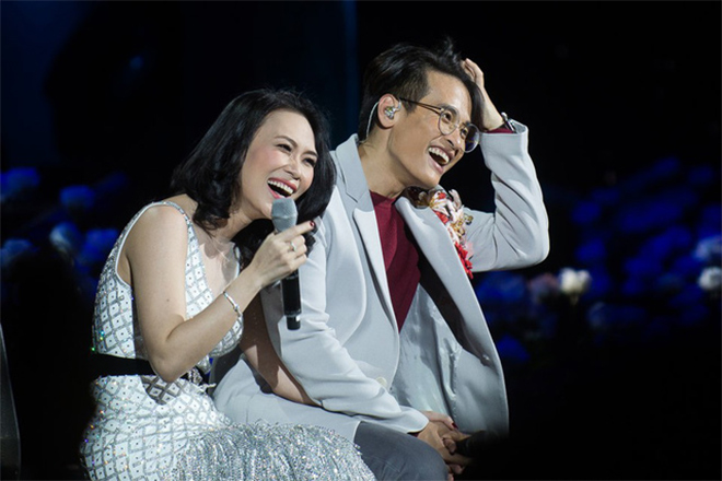 Mỹ Tâm và Hà Anh Tuấn cực tình trên sân khấu. Ảnh: Internet