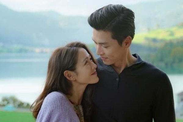 Cặp đôi chính thức nên duyên sau khi đóng chúng Hạ Cánh Nơi Anh. Ảnh: Internet Cặp đôi chính thức nên duyên sau khi đóng chúng Hạ Cánh Nơi Anh. Ảnh: Internet