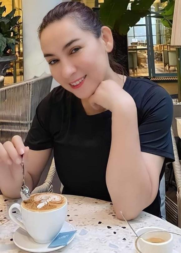 Phi Nhung 'cân' mọi camera thường ở độ tuổi U50, vóc dáng thật sự gây ngỡ ngàng - Ảnh 2 Phi Nhung 'cân' mọi camera thường ở độ tuổi U50, vóc dáng thật sự gây ngỡ ngàng - Ảnh 2