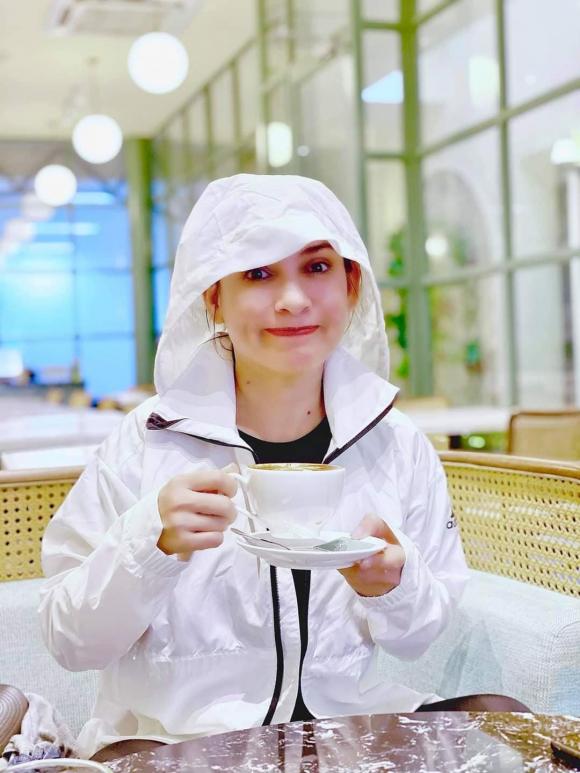Phi Nhung 'cân' mọi camera thường ở độ tuổi U50, vóc dáng thật sự gây ngỡ ngàng - Ảnh 1 Phi Nhung 'cân' mọi camera thường ở độ tuổi U50, vóc dáng thật sự gây ngỡ ngàng - Ảnh 1