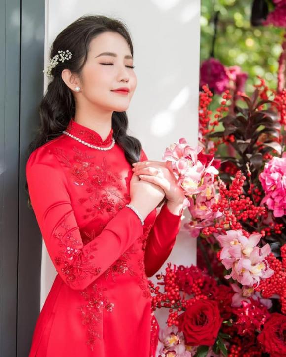 Chiếc nhẫn sang chảnh chiếm trọn khung hình. Ảnh: Facebook Chiếc nhẫn sang chảnh chiếm trọn khung hình. Ảnh: Facebook