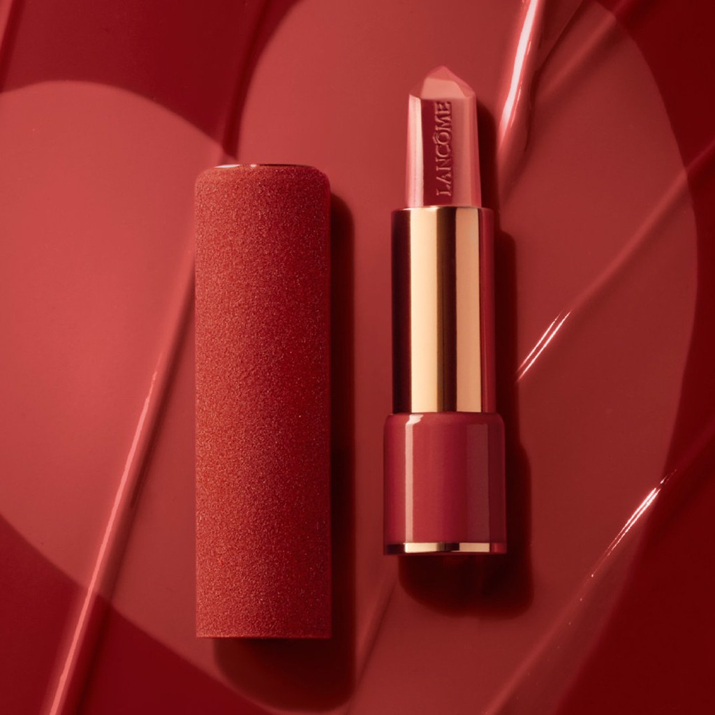 Son môi được xem là món quà vô cùng ý nghĩa vào ngày 14/2. Ảnh: Internet