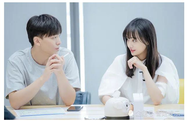 Trương Hằng tung loạt bằng chứng vạch trần Trịnh Sảng. Ảnh: Sina Trương Hằng tung loạt bằng chứng vạch trần Trịnh Sảng. Ảnh: Sina