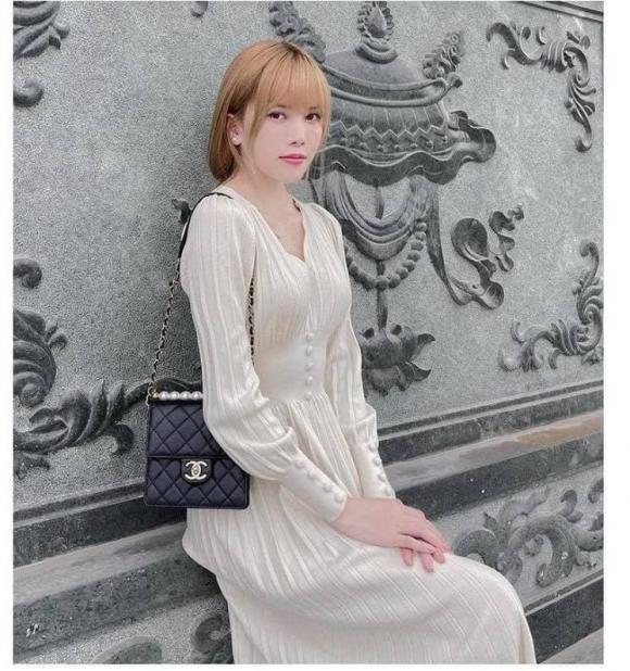 Thiều Bảo Trâm xuất hiện với hình ảnh buồn trong ngày lễ tình nhân. Ảnh: Facebook Thiều Bảo Trâm xuất hiện với hình ảnh buồn trong ngày lễ tình nhân. Ảnh: Facebook