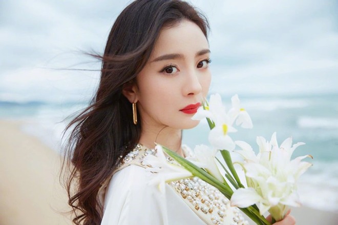 Hậu ly hôn với Lưu Khải Uy, Dương Mịch vướng vào tin đồn hẹn hò cùng tình trẻ Nguỵ Đại Huân. Ảnh: Internet Hậu ly hôn với Lưu Khải Uy, Dương Mịch vướng vào tin đồn hẹn hò cùng tình trẻ Nguỵ Đại Huân. Ảnh: Internet