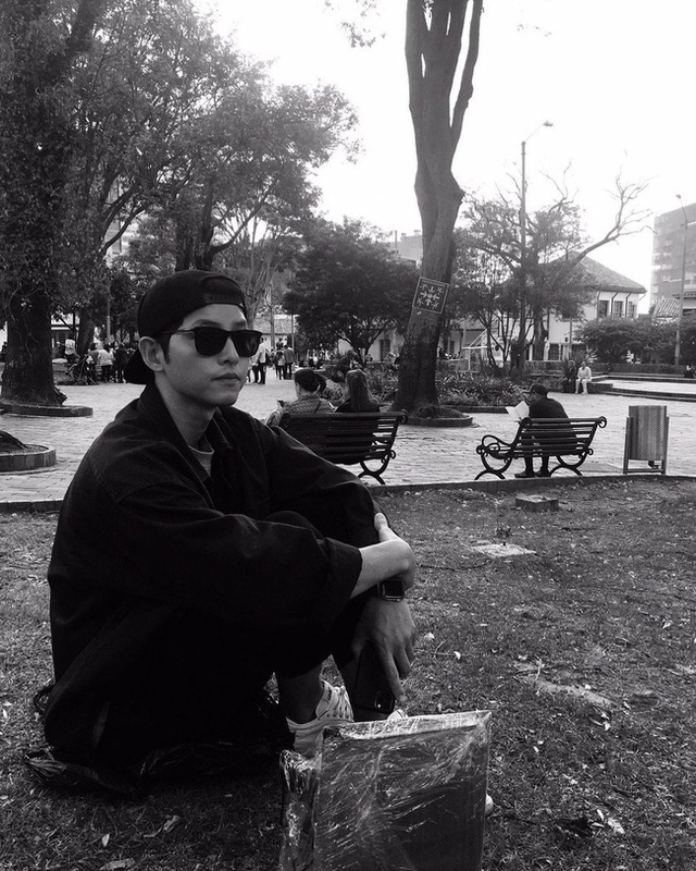 Hình ảnh mới đây của Song Joong Ki khiến nhiều người không khỏi suy đoán. Ảnh: Instagram Hình ảnh mới đây của Song Joong Ki khiến nhiều người không khỏi suy đoán. Ảnh: Instagram