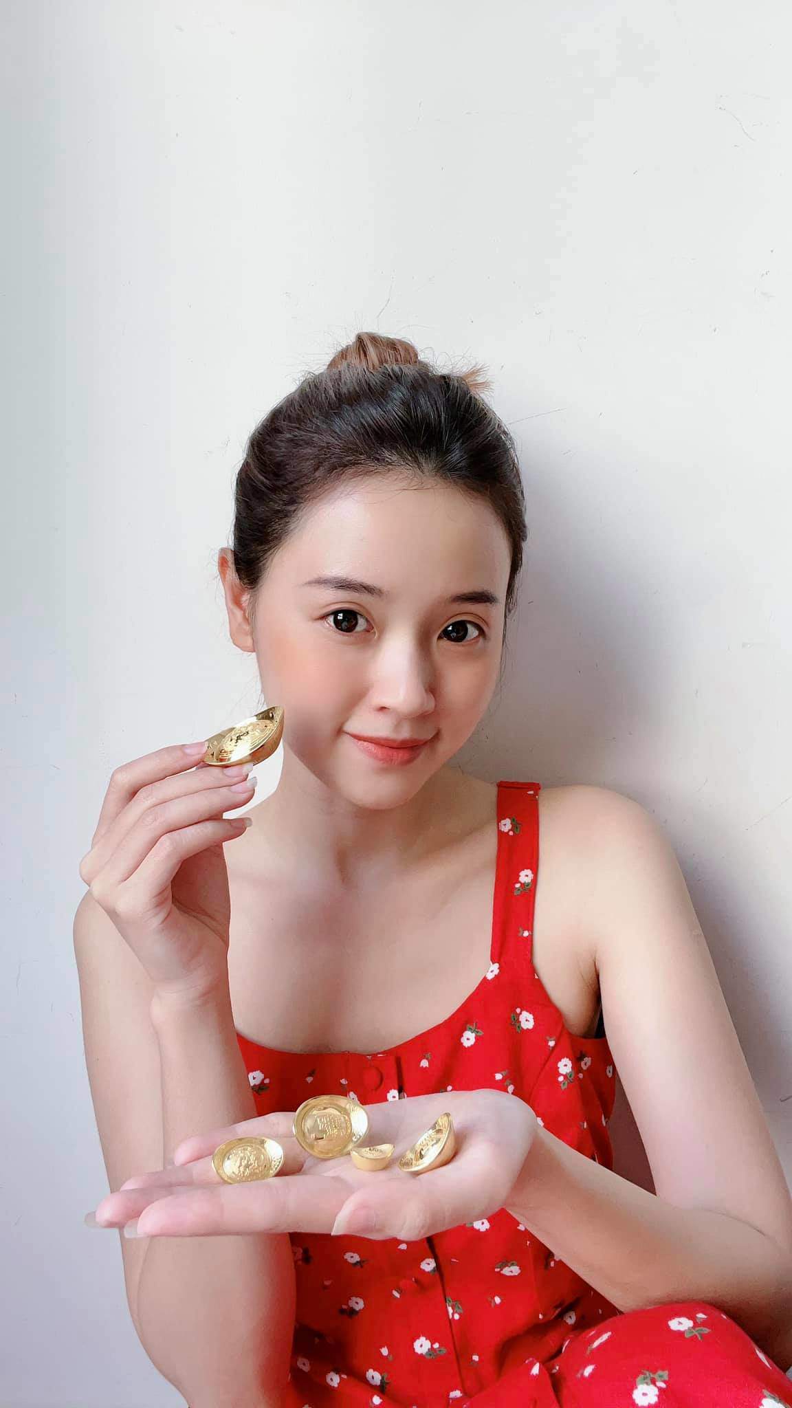 Midu khiến các netizen giật mình với nhan sắc mặt mộc của mình. Ảnh: Facebook