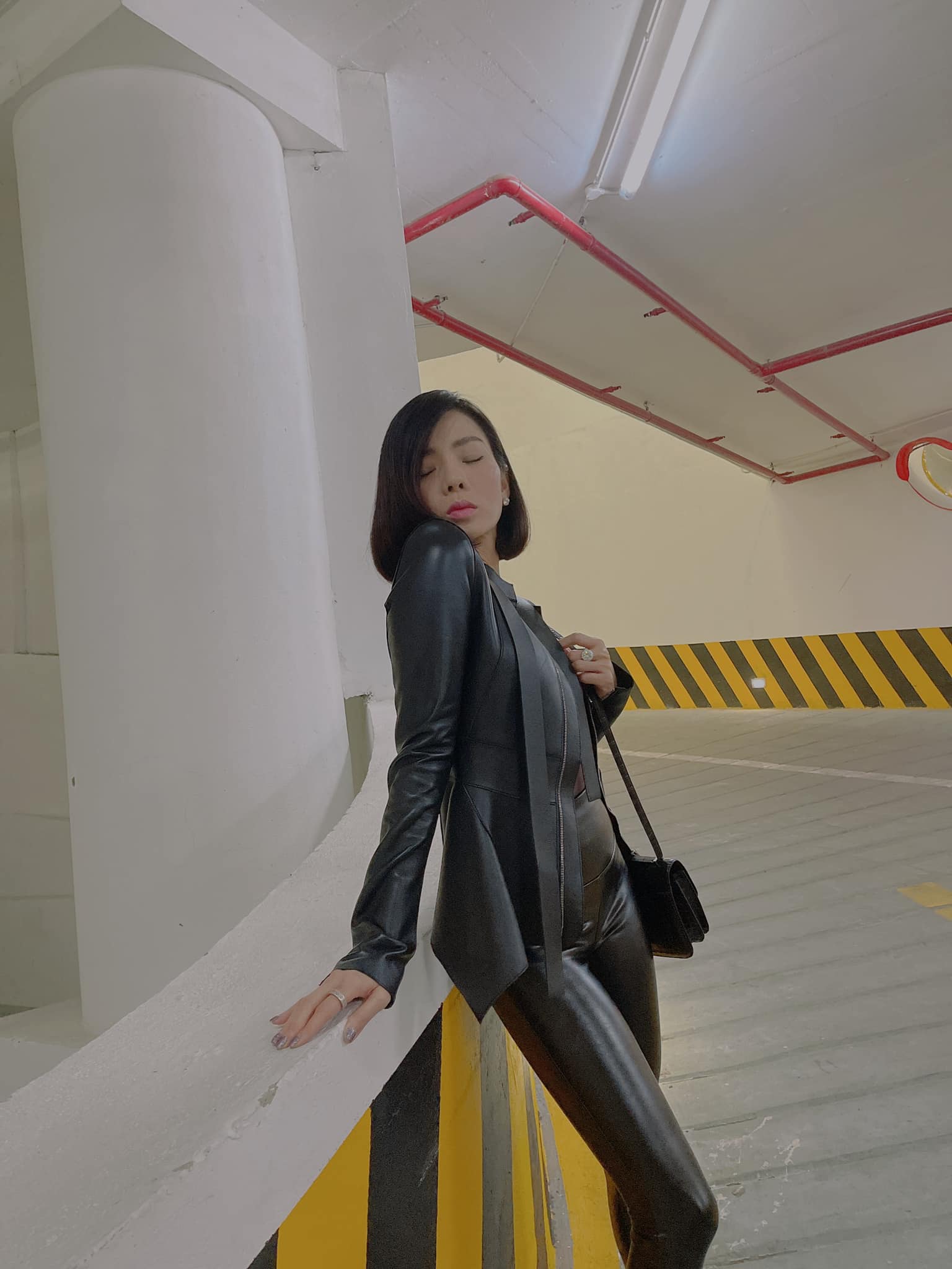 Lệ Quyên ngày càng có gu ăn mặc 'nhức nhối' hậu công khai hẹn hò tình trẻ  - Ảnh 1