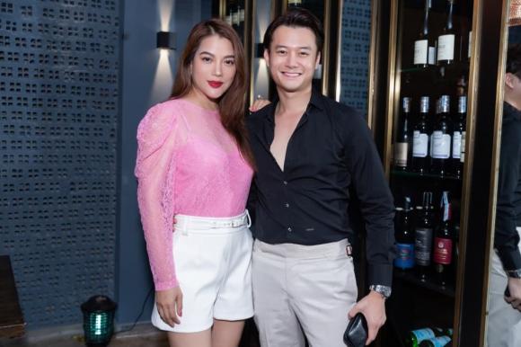 Trương Ngọc Ánh và tình trẻ Anh Dũng bị bắt gặp nhiều lần tình tứ cùng nhau. Ảnh: Internet Trương Ngọc Ánh và tình trẻ Anh Dũng bị bắt gặp nhiều lần tình tứ cùng nhau. Ảnh: Internet