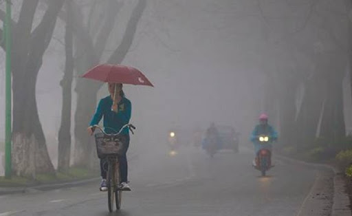 Khắp khu vực miền Bắc trời mưa phùn, mưa dông do ảnh hưởng của không khí lạnh. Ảnh: Internet Khắp khu vực miền Bắc trời mưa phùn, mưa dông do ảnh hưởng của không khí lạnh. Ảnh: Internet