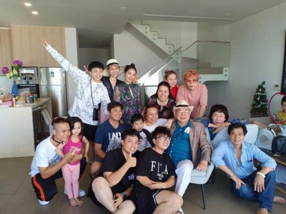 Bức ảnh đã phần nào thể hiện được sự gắn kết của gia đình Gil Lê và Hoàng Thùy Linh khi đi du lịch cùng nhau. Ảnh: Facebook Bức ảnh đã phần nào thể hiện được sự gắn kết của gia đình Gil Lê và Hoàng Thùy Linh khi đi du lịch cùng nhau. Ảnh: Facebook