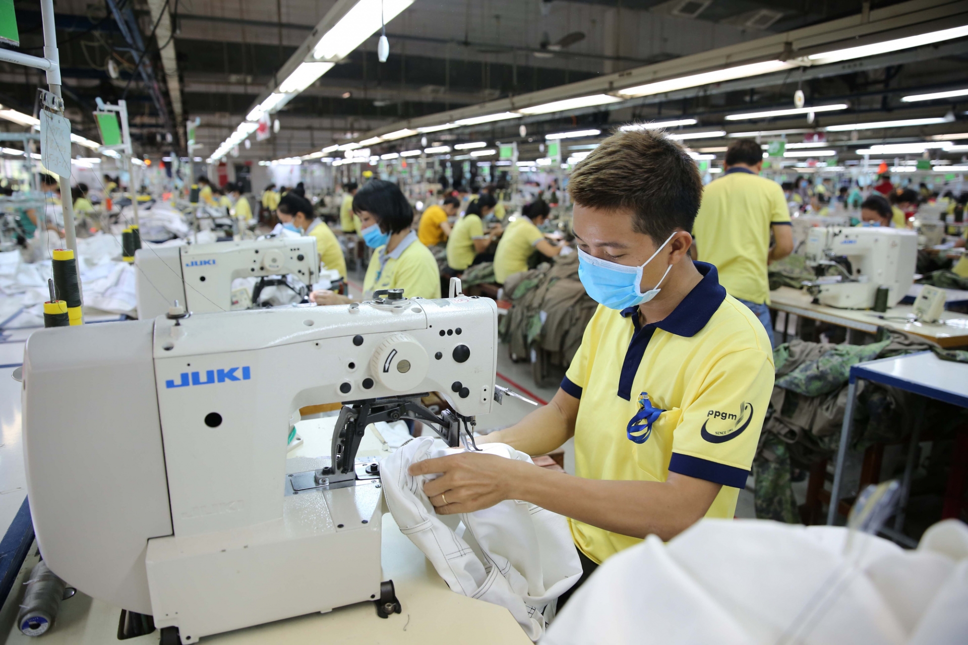 Mức khấu trừ tiền lương mà người lao động phải chịu sẽ tùy thuộc vào từng trường hợp. Ảnh: Internet