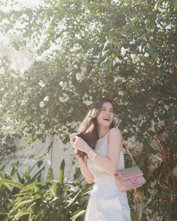 Không chỉ lấy được chồng cực phẩm, Đông Nhi còn khiến chị em ghen 'đỏ mắt' vì điều này - Ảnh 1 Không chỉ lấy được chồng cực phẩm, Đông Nhi còn khiến chị em ghen 'đỏ mắt' vì điều này - Ảnh 1