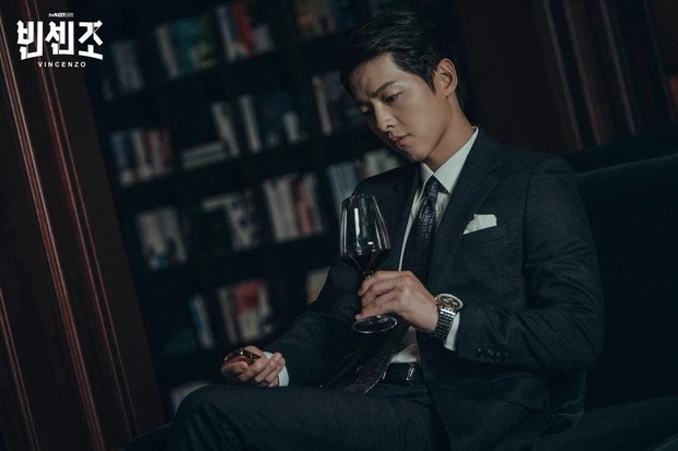 Hình ảnh tạo hình mới của Song Joong Ki khiến nhiều người không khỏi ngỡ ngàng. Ảnh: Internet Hình ảnh tạo hình mới của Song Joong Ki khiến nhiều người không khỏi ngỡ ngàng. Ảnh: Internet