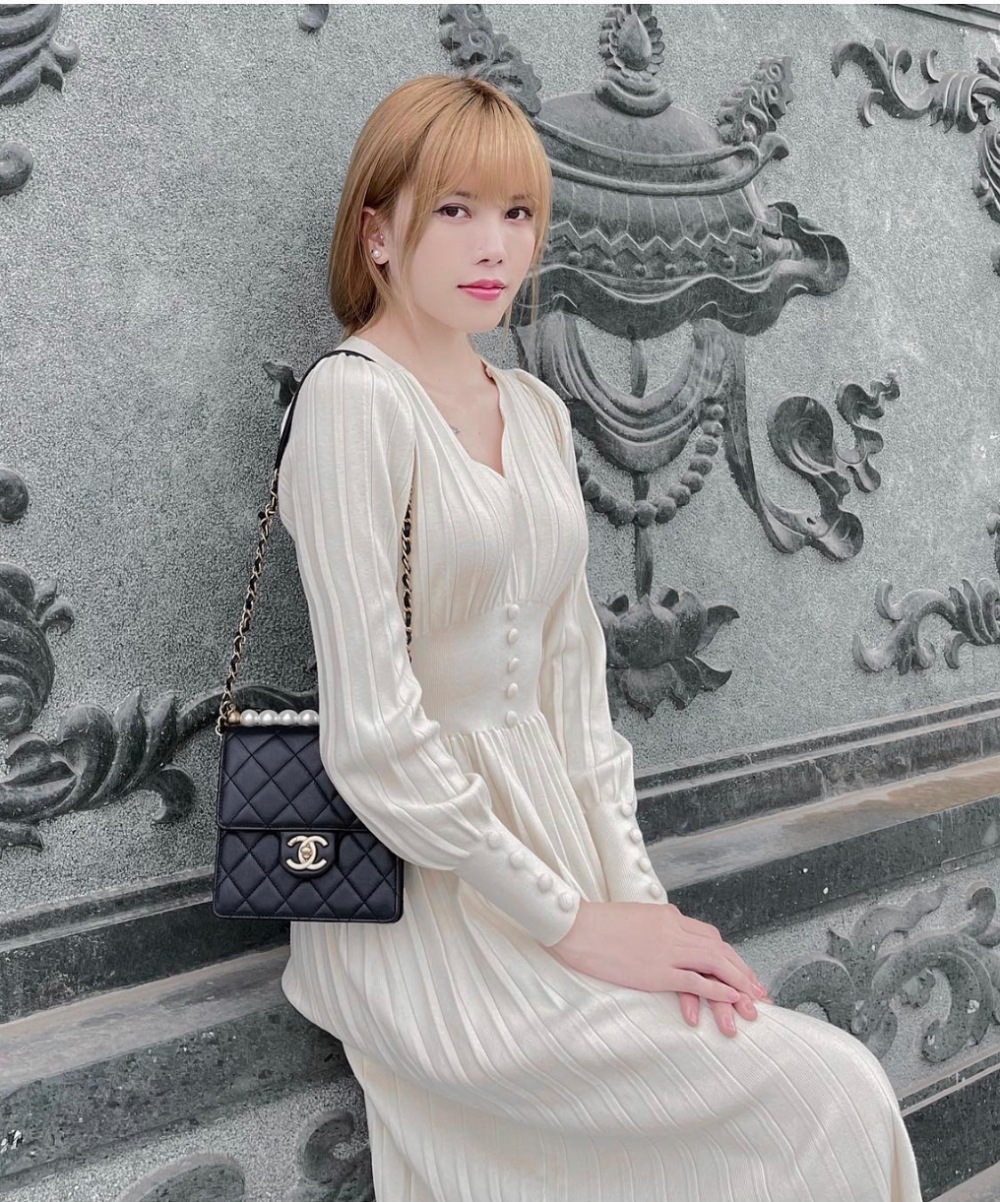 Thiều Bảo Trâm gây ngỡ ngàng với phong cách nữ tính hậu ồn ào trà xanh. Ảnh: Facebook