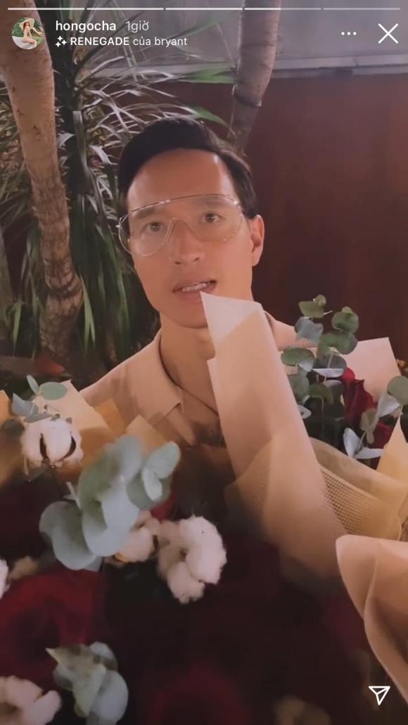 Kim Lý dành tặng Hồ Ngọc Hà bó hoa siêu to khổng lồ. Ảnh: Instagram