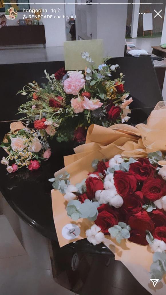 Tặng Hồ Ngọc Hà món quà cực phẩm, Kim Lý lại khiến dân tình cười bò vì vóc dáng - Ảnh 1