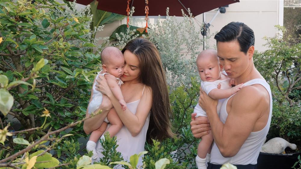 Hai nhóc tì Lisa và Leon thường xuyên được bố mẹ nổi tiếng cho lên sóng. Ảnh: Facebook