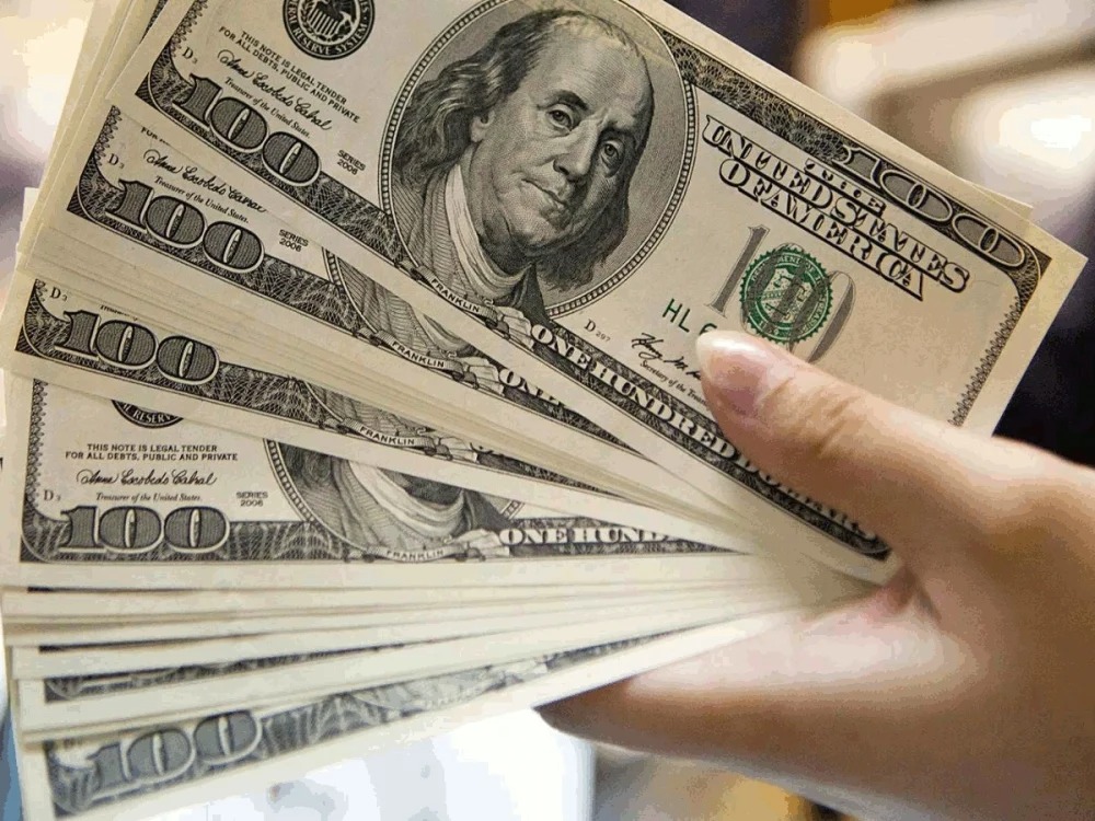 Đồng USD tăng tạo một sức ép rất lớn lên vàng. Ảnh: Internet