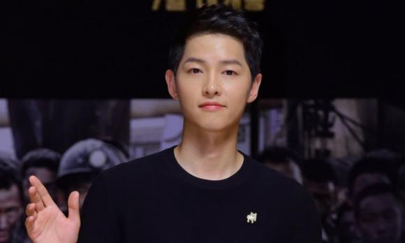 Song Joong Ki xuất hiện tại buổi họp báo ra mắt phim. Ảnh: Internet Song Joong Ki xuất hiện tại buổi họp báo ra mắt phim. Ảnh: Internet