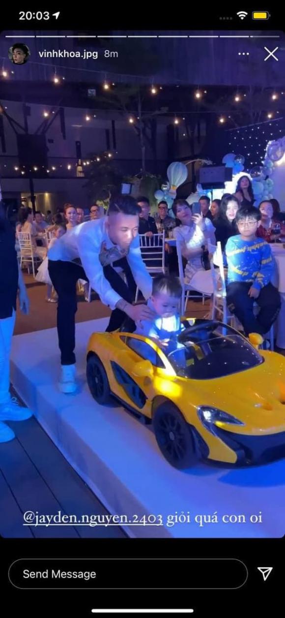 Giữa ồn ào bất hòa, vợ hai Minh Nhựa có động thái gây chú ý giữa tiệc thôi nôi của 'cháu ngoại' - Ảnh 2 Giữa ồn ào bất hòa, vợ hai Minh Nhựa có động thái gây chú ý giữa tiệc thôi nôi của 'cháu ngoại' - Ảnh 2