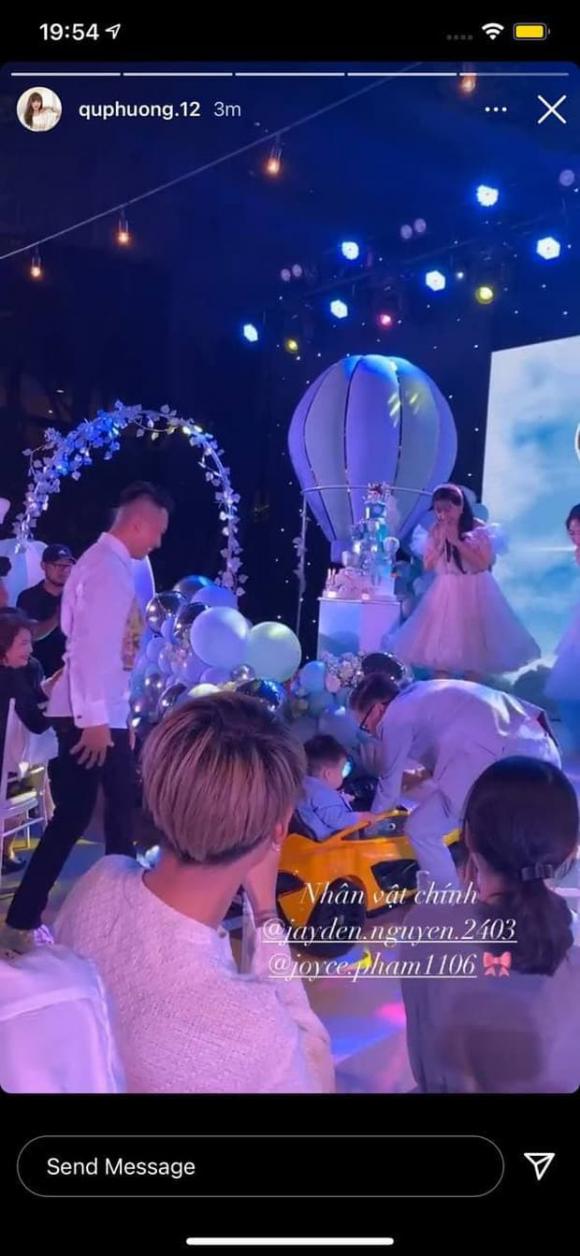 Sự xuất hiện của Mina Phạm cùng Minh Nhựa cho thấy không có bất kỳ mâu thuẫn nào giữa ái nữ Minh Nhựa cùng vợ hai Mina Phạm. Ảnh: Facebook Sự xuất hiện của Mina Phạm cùng Minh Nhựa cho thấy không có bất kỳ mâu thuẫn nào giữa ái nữ Minh Nhựa cùng vợ hai Mina Phạm. Ảnh: Facebook