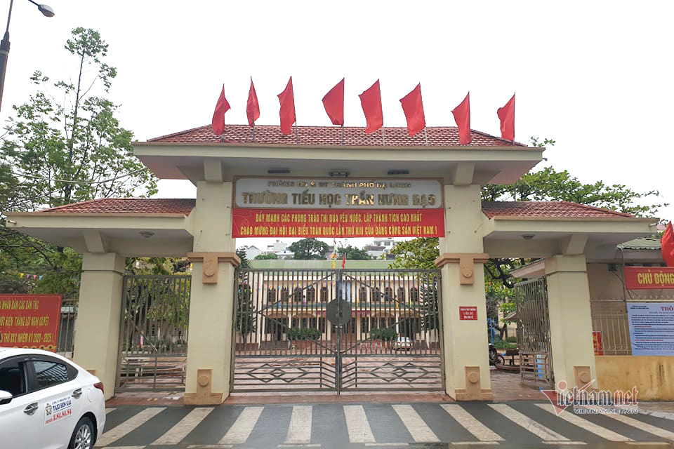 Trường tiểu học Trần Hưng Đạo cho học sinh nghỉ học phòng Covid-19. Ảnh: Vietnamnet Trường tiểu học Trần Hưng Đạo cho học sinh nghỉ học phòng Covid-19. Ảnh: Vietnamnet