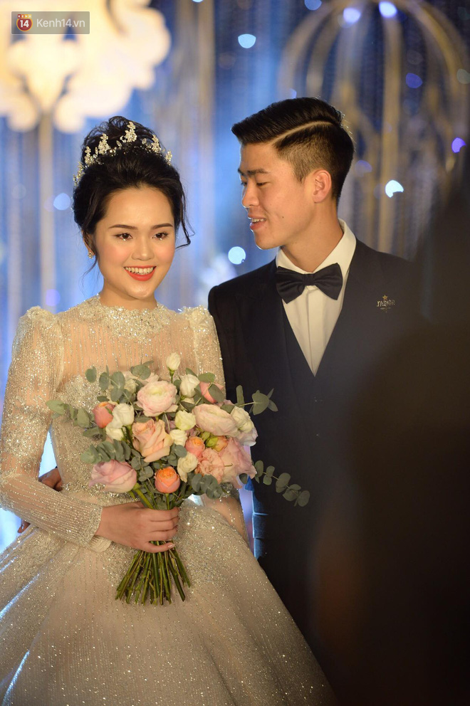 Duy Mạnh và Quỳnh Anh trong đám cưới bạc tỷ. Ảnh: Internet Duy Mạnh và Quỳnh Anh trong đám cưới bạc tỷ. Ảnh: Internet