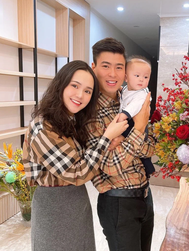 Bà xã Duy Mạnh bất ngờ than muốn gục ngã, tất cả cố gắng chỉ vì con - Ảnh 1 Bà xã Duy Mạnh bất ngờ than muốn gục ngã, tất cả cố gắng chỉ vì con - Ảnh 1