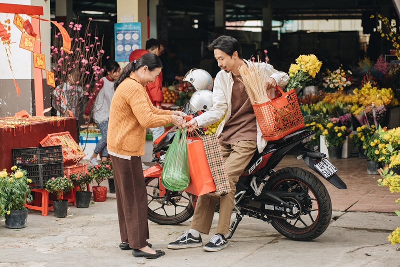Với ca từ mộc mạc và đi vào lòng người, Đen Vâu đang tạo được ấn tượng rất tốt đối với người hâm mộ. Ảnh: Internet Với ca từ mộc mạc và đi vào lòng người, Đen Vâu đang tạo được ấn tượng rất tốt đối với người hâm mộ. Ảnh: Internet