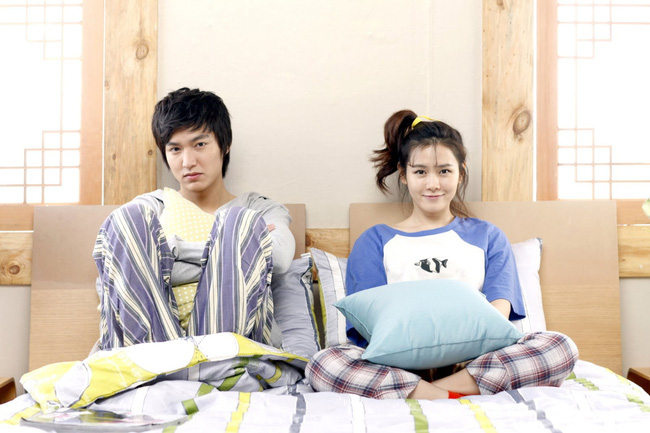 Hình ảnh vô cùng hài hước của Son Ye Jin và Lee Min Ho trong bộ phim. Ảnh: Internet Hình ảnh vô cùng hài hước của Son Ye Jin và Lee Min Ho trong bộ phim. Ảnh: Internet