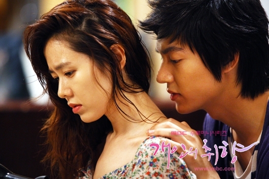 Hình ảnh đầy tình tứ của Son Ye Jin và Lee Min Ho bất ngờ HOT trở lại. Ảnh: Internet Hình ảnh đầy tình tứ của Son Ye Jin và Lee Min Ho bất ngờ HOT trở lại. Ảnh: Internet