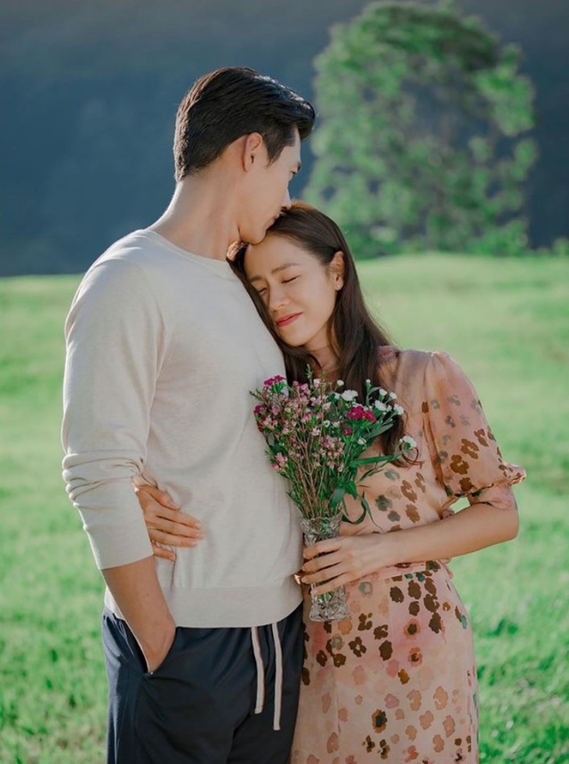 Cả hai hiện tại đã không con ngại ngùng thể hiện tình cảm trước ống kính truyền thông. Ảnh: Internet Cả hai hiện tại đã không con ngại ngùng thể hiện tình cảm trước ống kính truyền thông. Ảnh: Internet