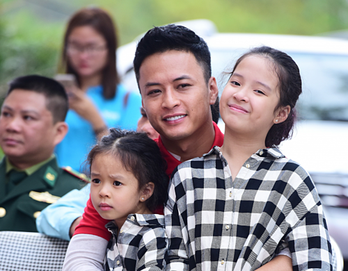 Dù sở hữu khối tài sản khủng nhưng hai công chúa nhà Hồng Đăng đều theo học tại trường công. Ảnh: Internet Dù sở hữu khối tài sản khủng nhưng hai công chúa nhà Hồng Đăng đều theo học tại trường công. Ảnh: Internet