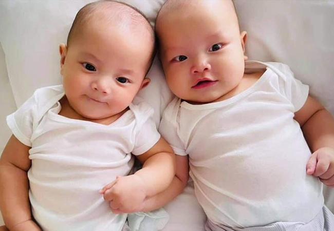 Vẻ dễ thương của hai nhóc tì nhà Hà Hồ. Ảnh: Facebook Vẻ dễ thương của hai nhóc tì nhà Hà Hồ. Ảnh: Facebook