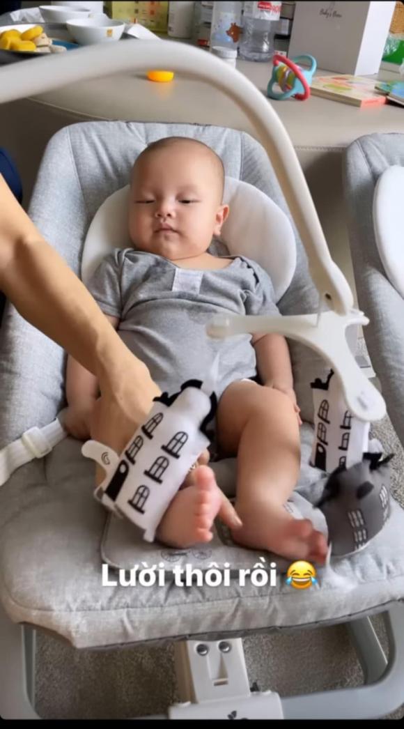 Cặp song sinh nhà Hồ Ngọc Hà càng lớn lại càng khiến dân tình 'xỉu up xỉu down' - Ảnh 1 Cặp song sinh nhà Hồ Ngọc Hà càng lớn lại càng khiến dân tình 'xỉu up xỉu down' - Ảnh 1